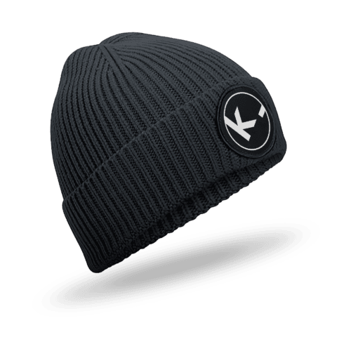 Schwarze Strickmütze mit Logo-Aufnäher