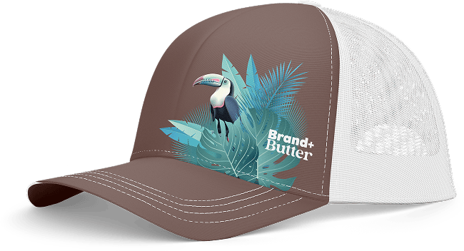 Braune Kappe mit Vogel-Design und Branding.